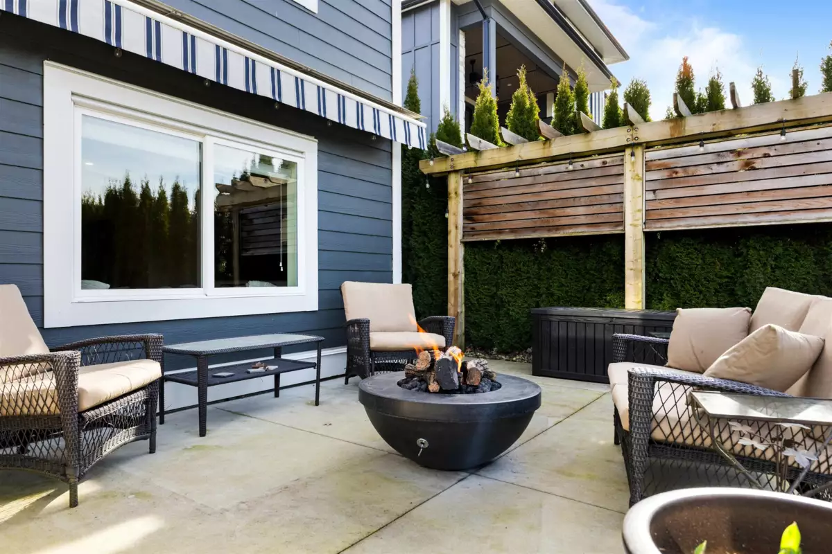 Kitchen Island Photo of 10037 Magnolia Place, Rosedale, BC