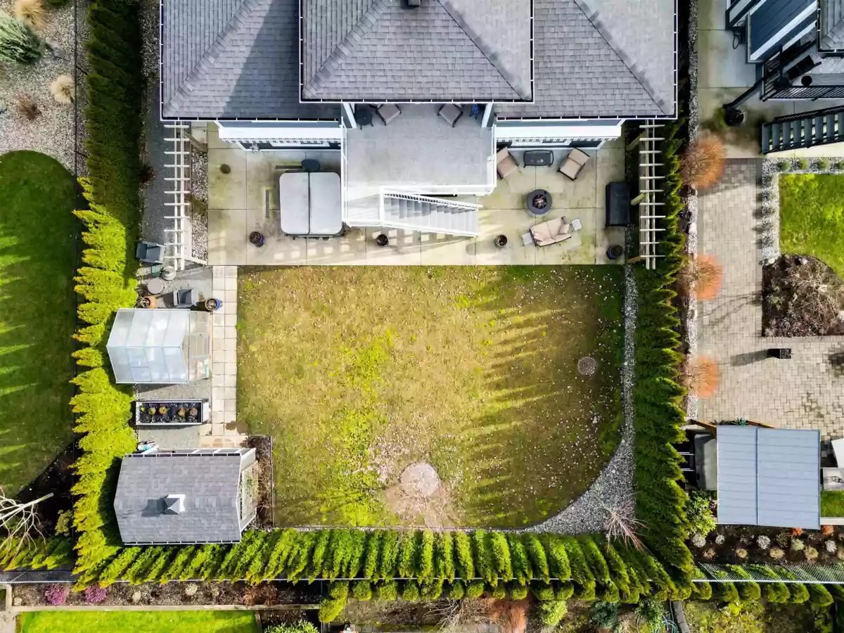 Kitchen Photo of 10037 Magnolia Place, Rosedale, BC