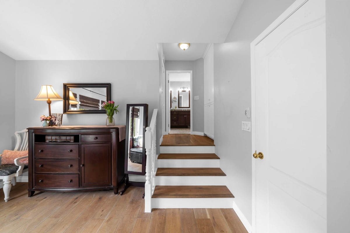 Entry Foyer Photo of 20302 123b Avenue, Maple Ridge, BC