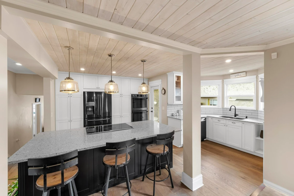 Kitchen Island Photo of 20302 123b Avenue, Maple Ridge, BC