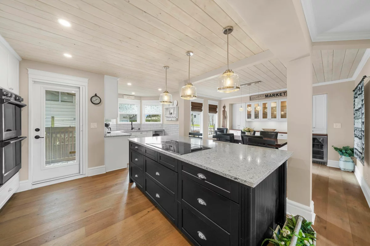Living Room Photo of 20302 123b Avenue, Maple Ridge, BC