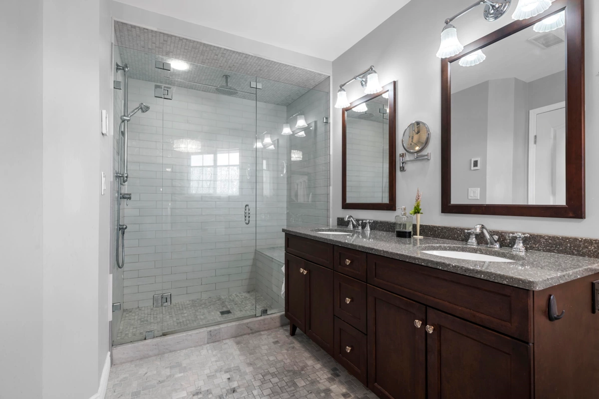 Staircase Photo of 20302 123b Avenue, Maple Ridge, BC