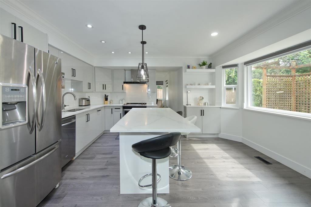 Entry Foyer Photo of 6049 133a Street, Surrey, BC