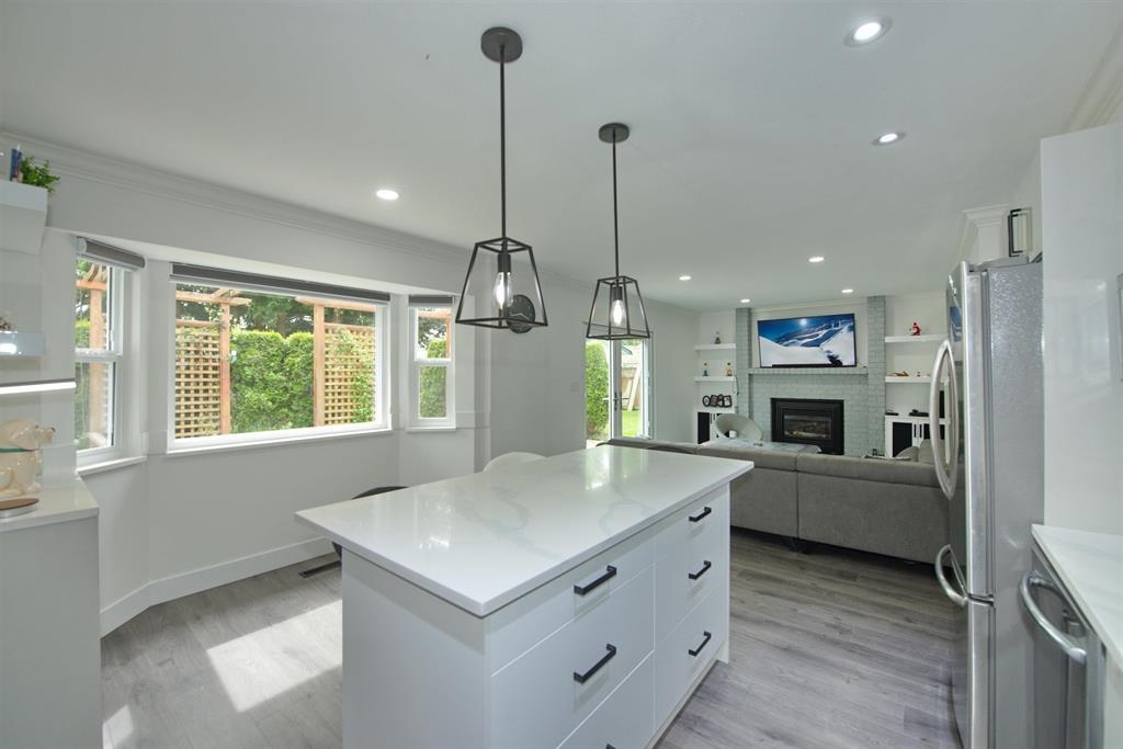 Laundry Room Photo of 6049 133a Street, Surrey, BC