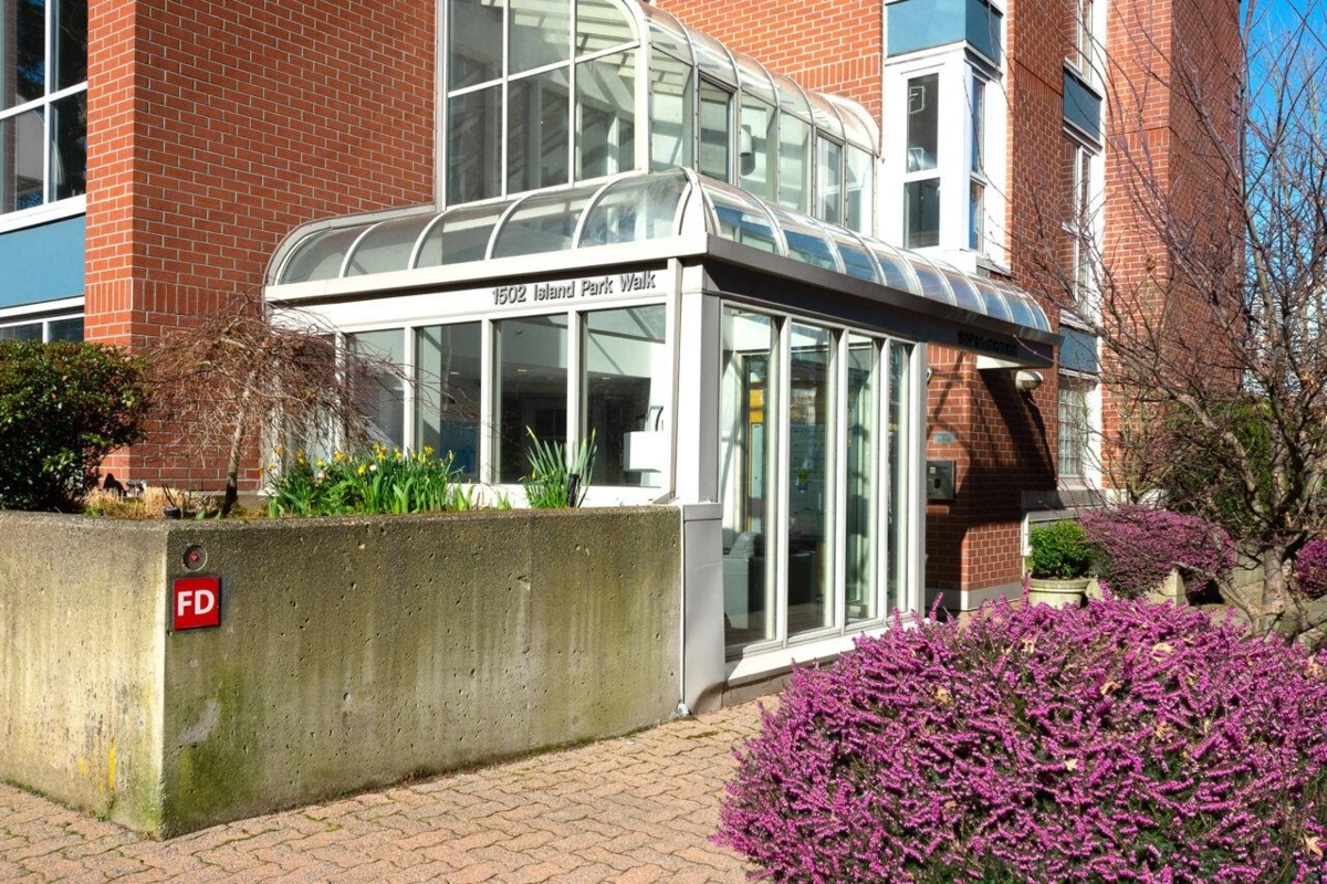 Garden / Landscaping Photo of 302 1502 Island Park Walk, Vancouver, BC