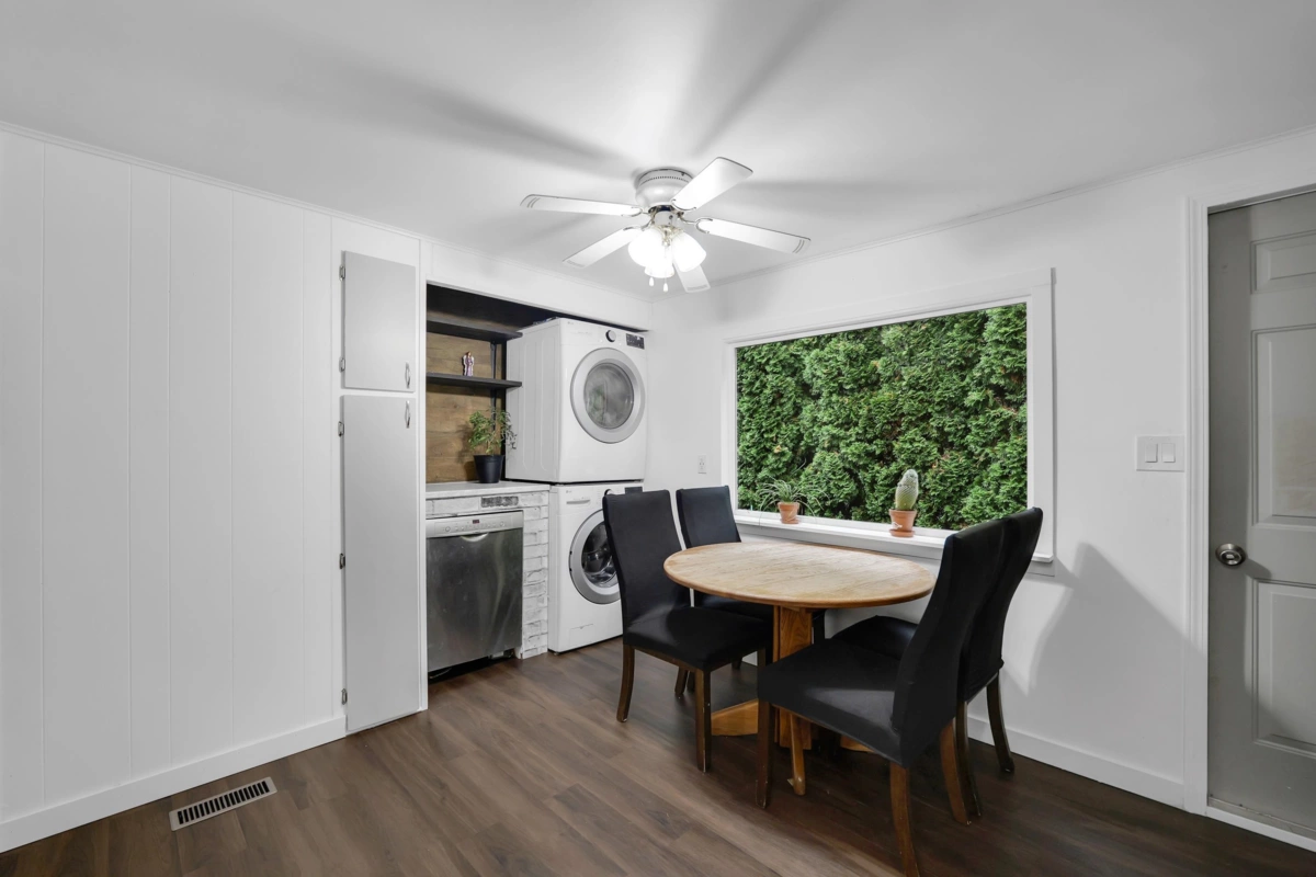 Dining Area Photo of 8 39884 Government Road, Squamish, BC