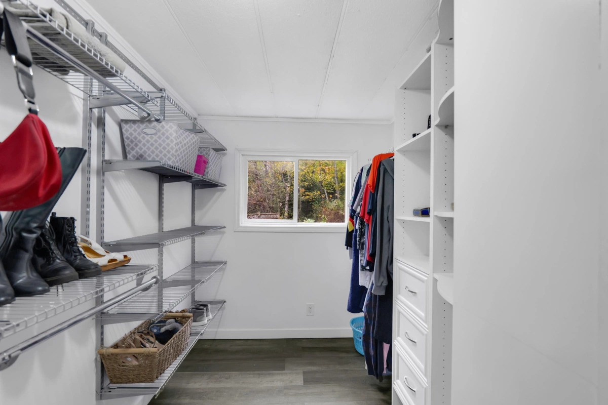 Walk-In Closet Photo of 8 39884 Government Road, Squamish, BC