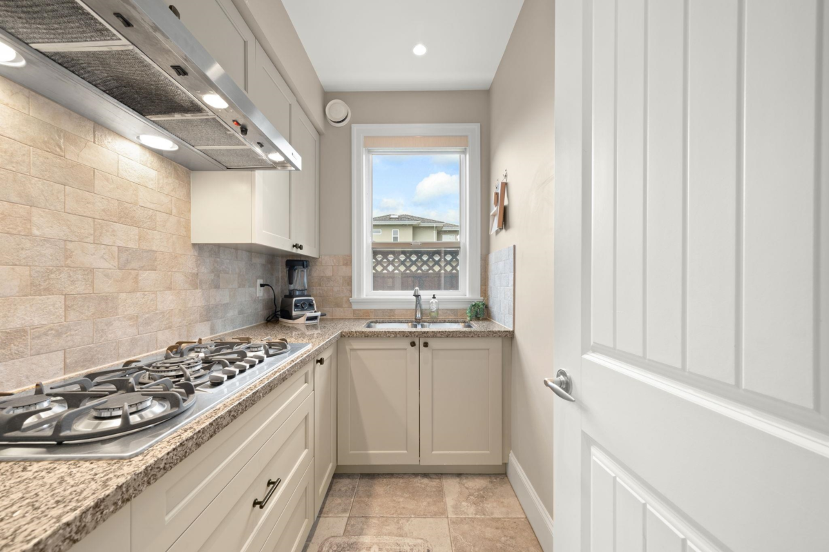 Basement Recreation Room Photo of 7860 Eperson Road, Richmond, BC