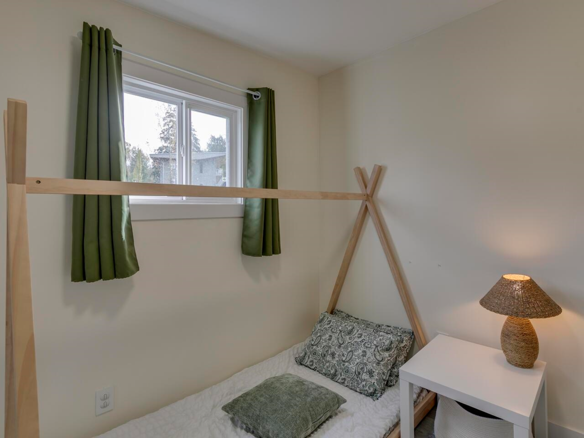 Basement Recreation Room Photo of 4 39768 Government Road, Squamish, BC