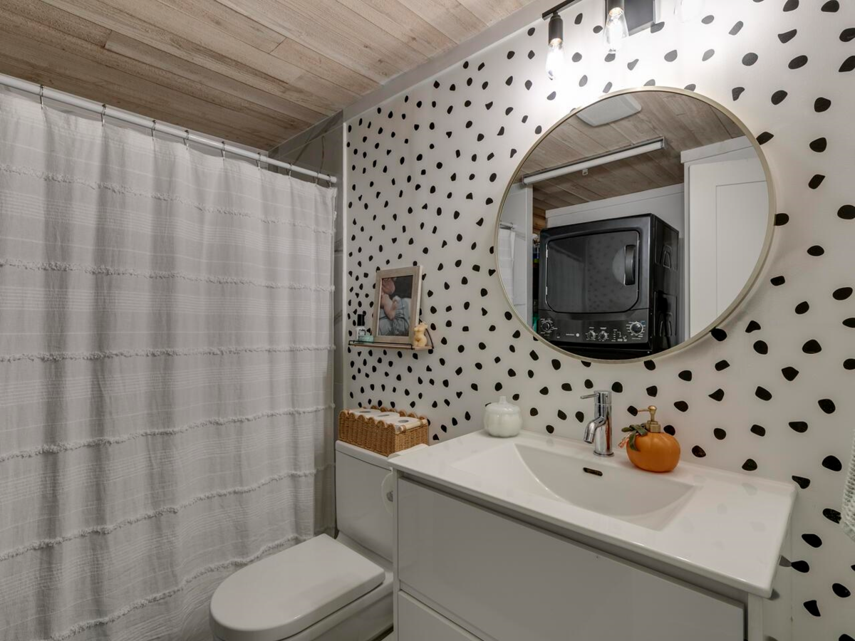 Bedroom 2 Photo of 4 39768 Government Road, Squamish, BC