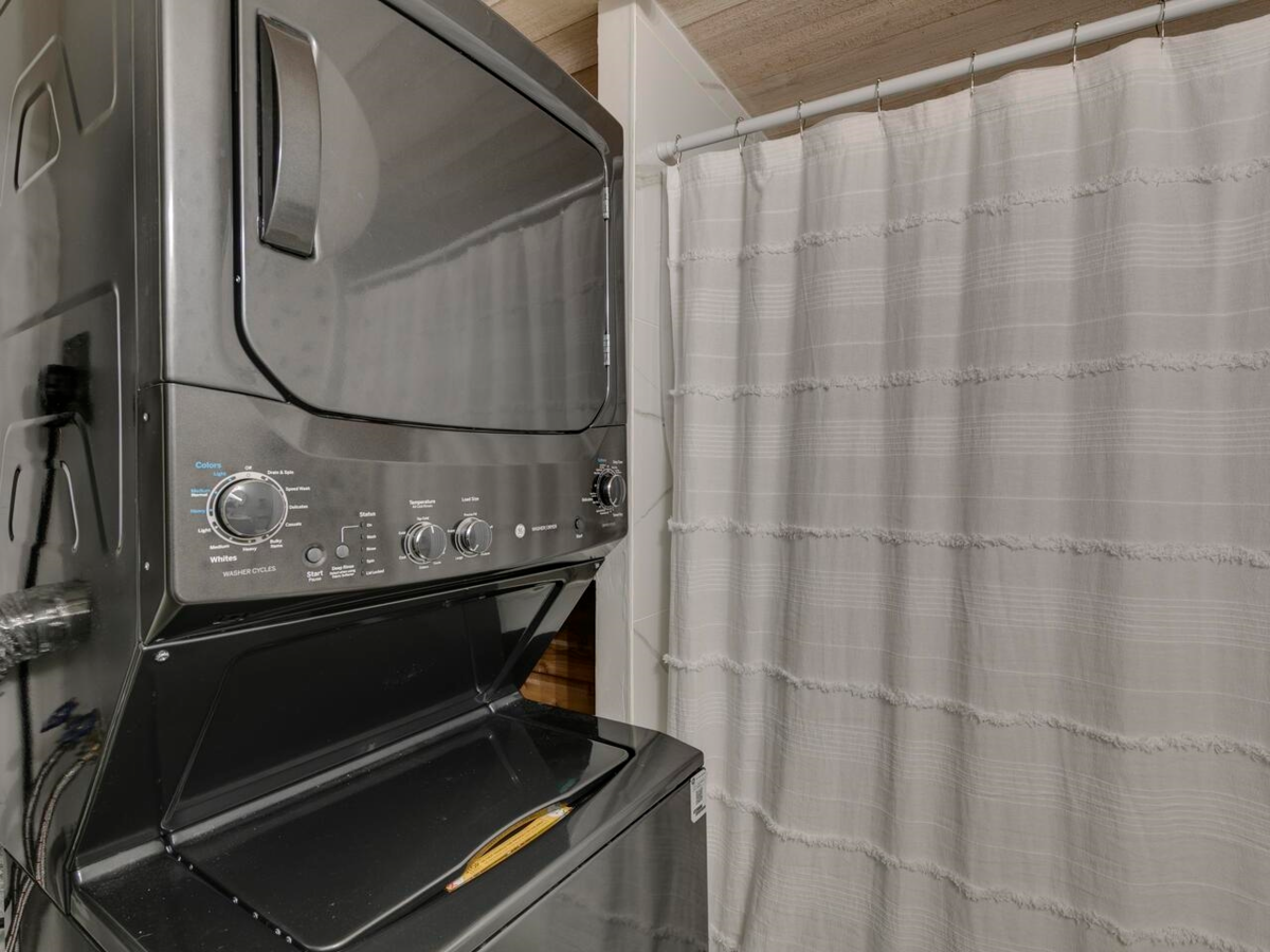 Bedroom 3 Photo of 4 39768 Government Road, Squamish, BC