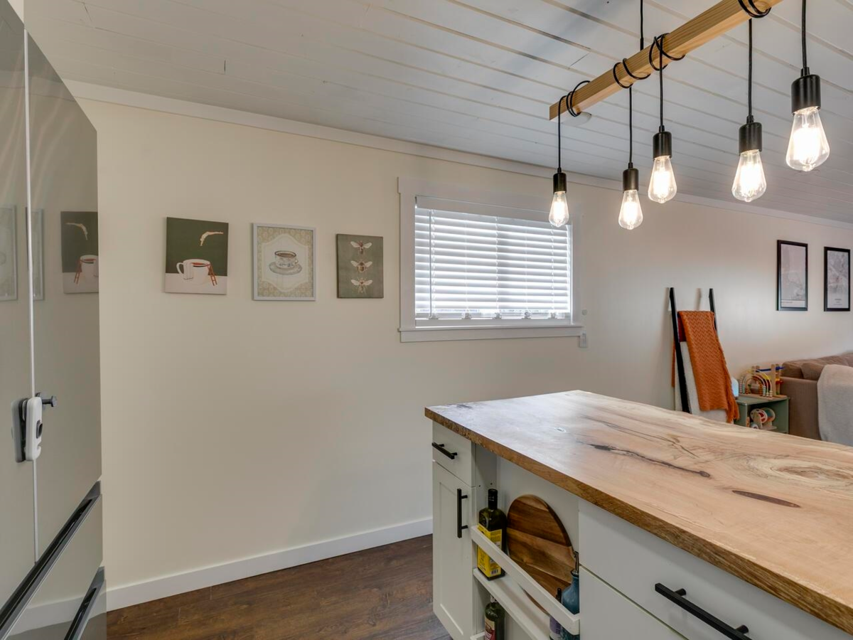 Primary Bathroom Photo of 4 39768 Government Road, Squamish, BC