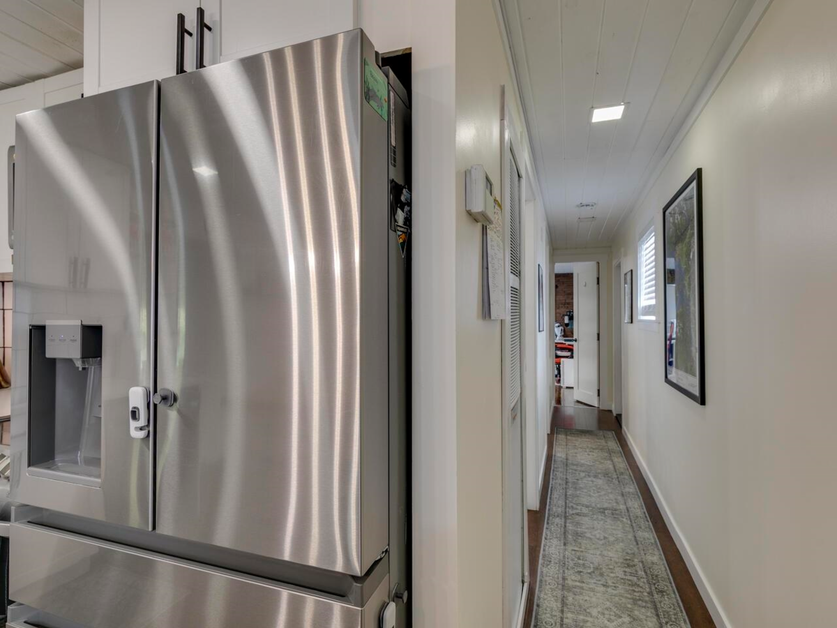 Walk-In Closet Photo of 4 39768 Government Road, Squamish, BC