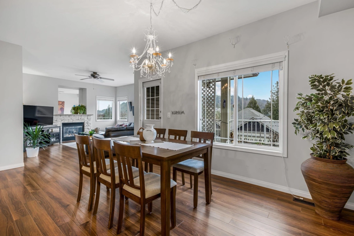 Kitchen Island Photo of 33 45957 Sherwood Drive, Chilliwack, BC