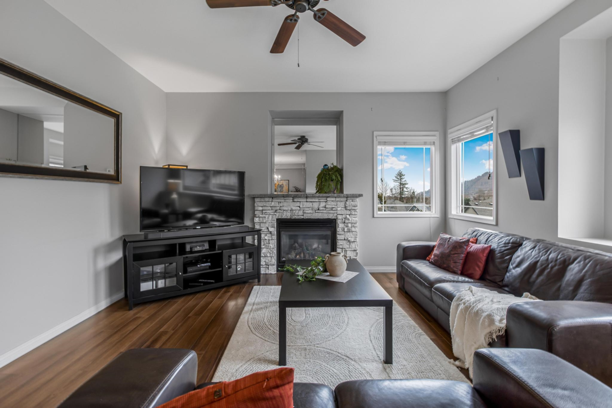 Living Room Photo of 33 45957 Sherwood Drive, Chilliwack, BC