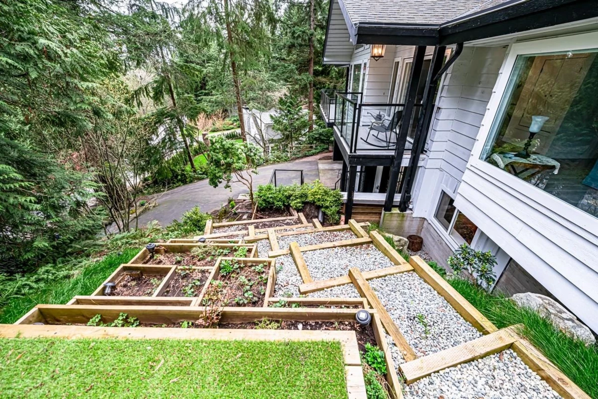 Community Amenities Photo (Clubhouse) of 4621 Caulfeild Drive, West Vancouver, BC