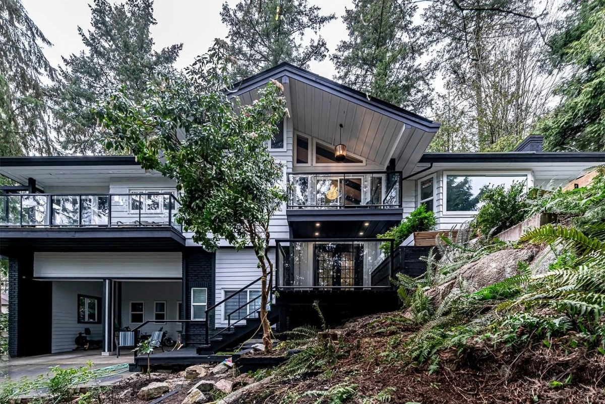 Garden / Landscaping Photo of 4621 Caulfeild Drive, West Vancouver, BC