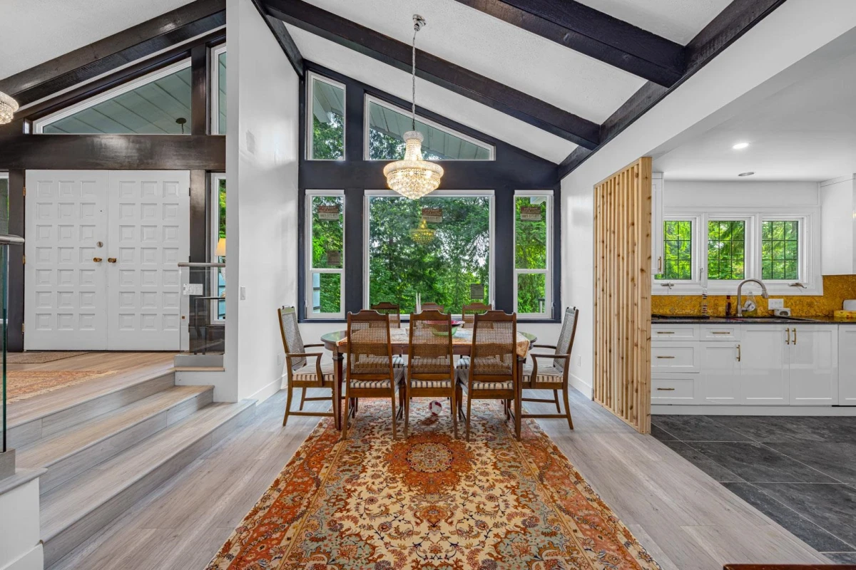 Kitchen Island Photo of 4621 Caulfeild Drive, West Vancouver, BC