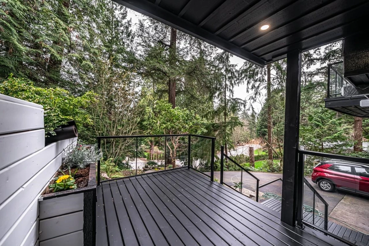 Outdoor Kitchen Photo of 4621 Caulfeild Drive, West Vancouver, BC