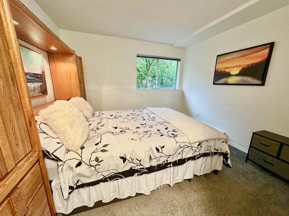 Guest Bathroom Photo of 1 1860 Southmere East Crescent, Surrey, BC