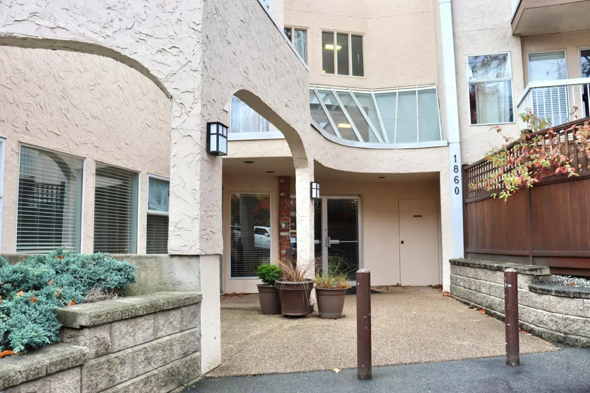 Living Room Photo of 1 1860 Southmere East Crescent, Surrey, BC