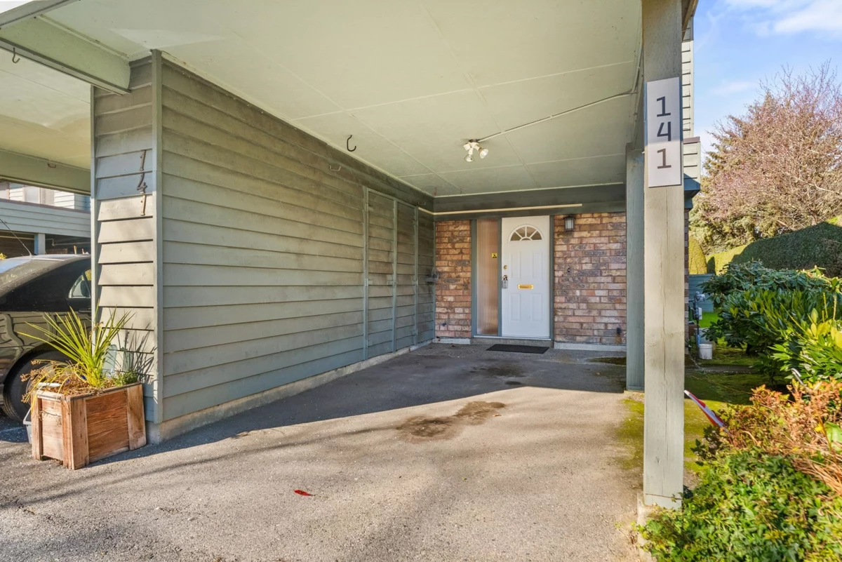 Living Room Photo of 141 3031 Williams Road, Richmond, BC