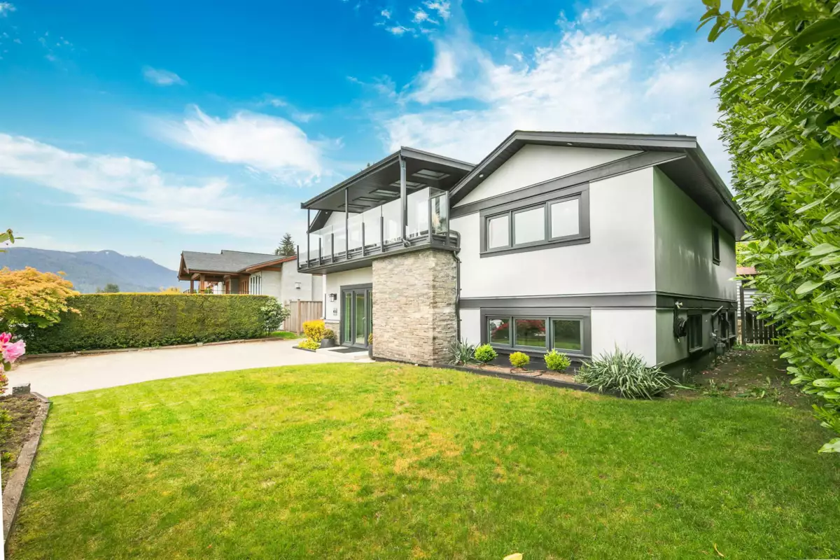 Family Room Photo of 4106 Canterbury Crescent, North Vancouver, BC