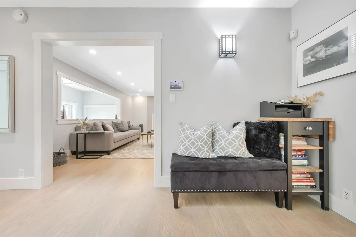 Kitchen Island Photo of 4106 Canterbury Crescent, North Vancouver, BC