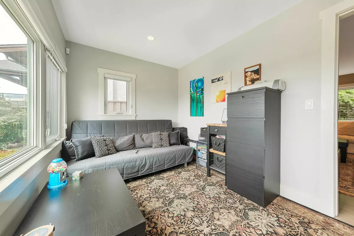 Powder Room Photo of 4106 Canterbury Crescent, North Vancouver, BC