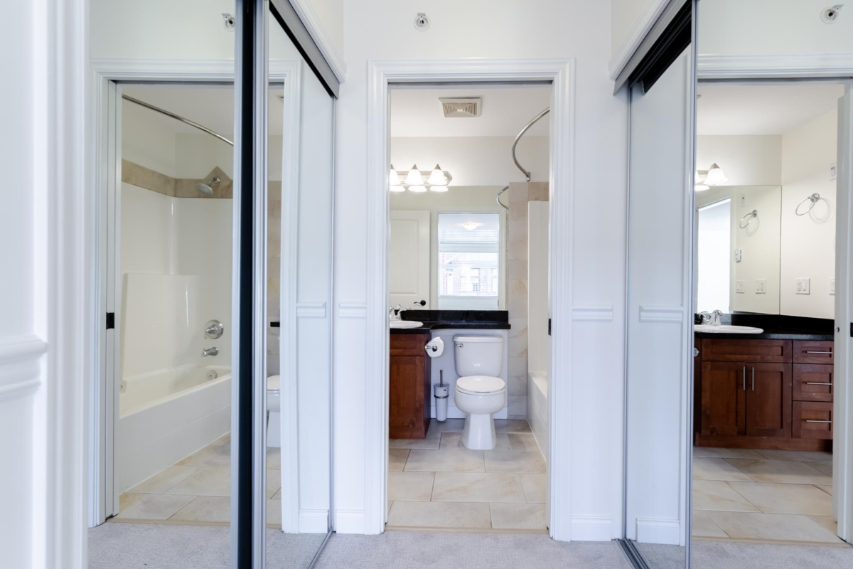 Laundry Room Photo of 439 5660 201a Street, Langley, BC