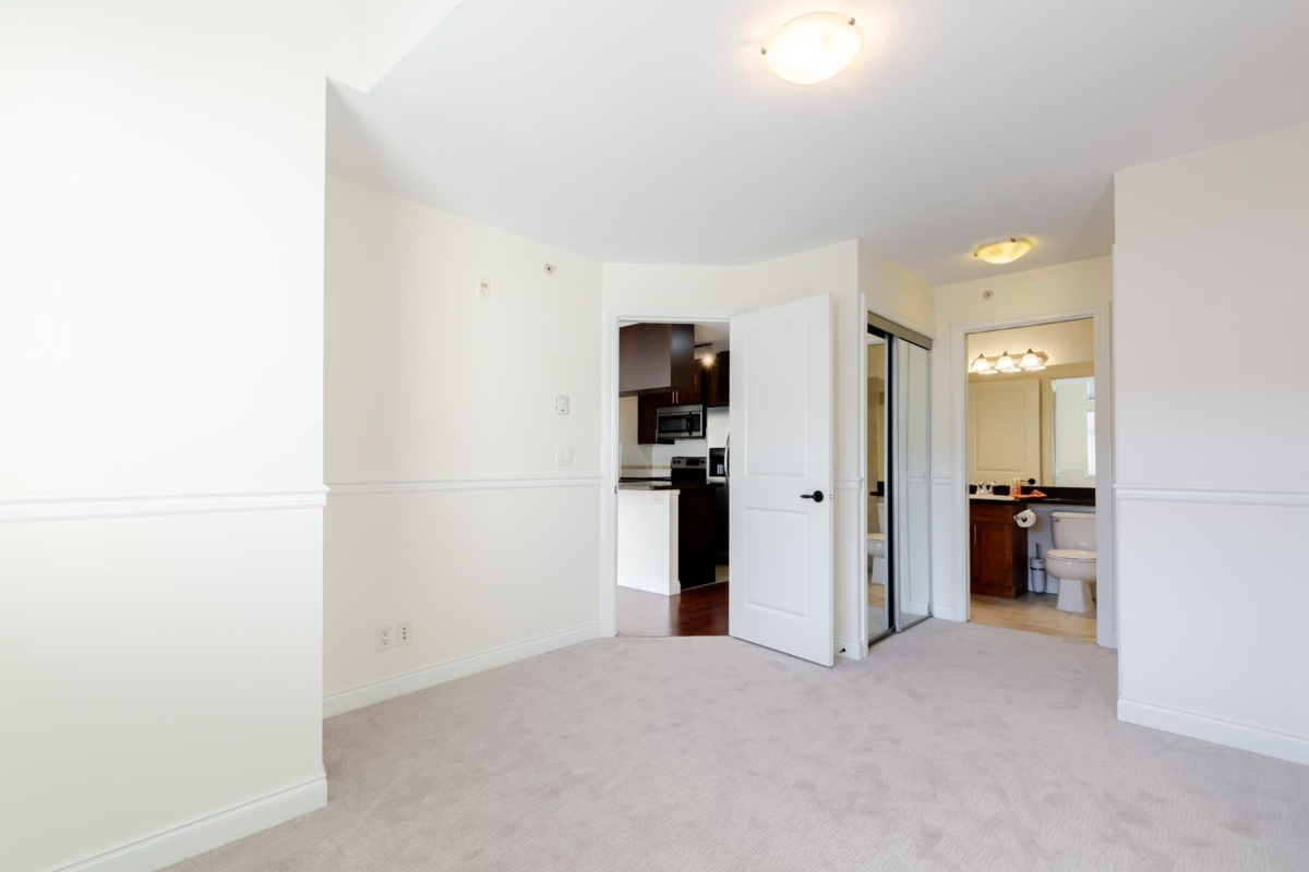 Powder Room Photo of 439 5660 201a Street, Langley, BC