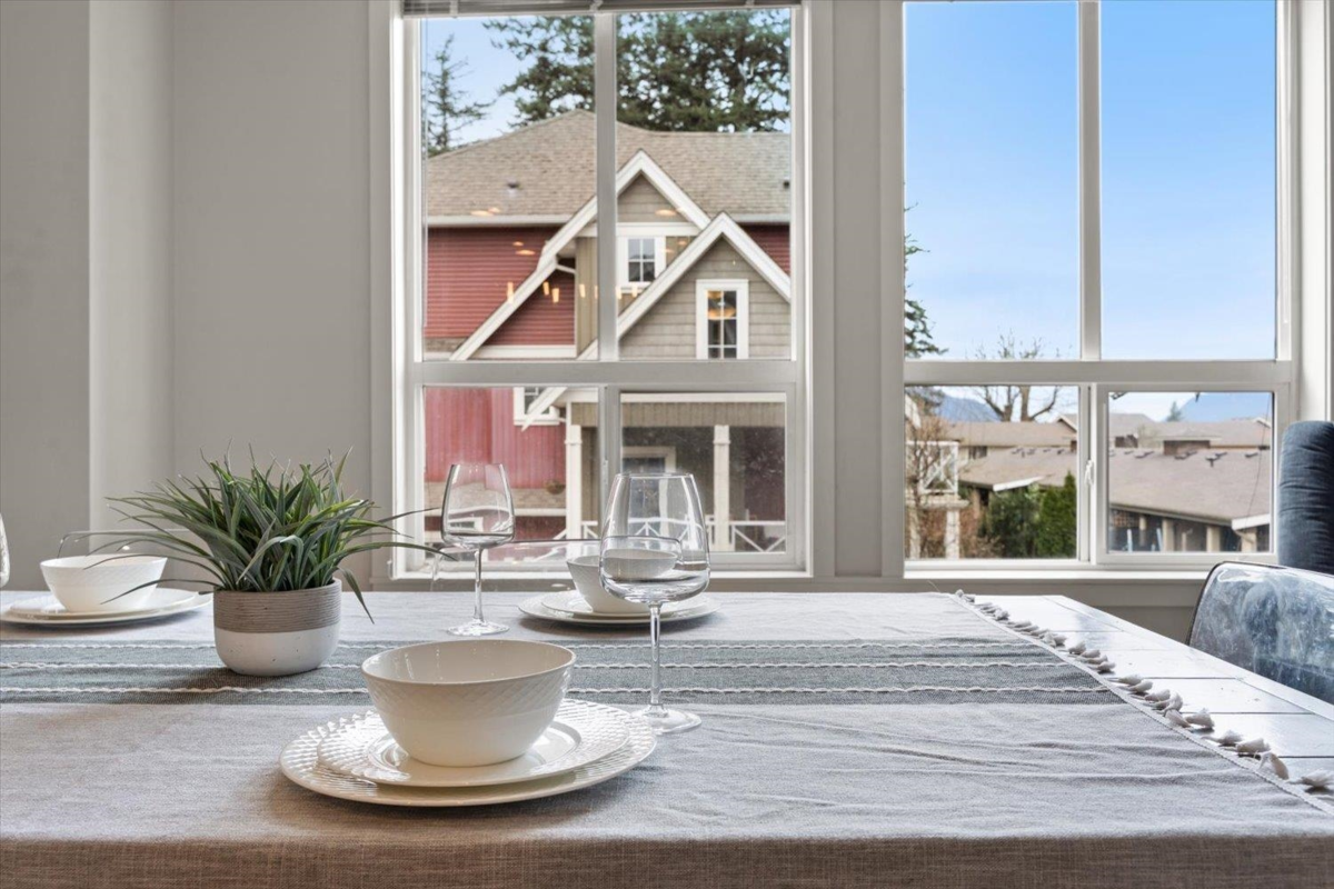 Breakfast Nook Photo of 25 5837 Sappers Way, Chilliwack, BC