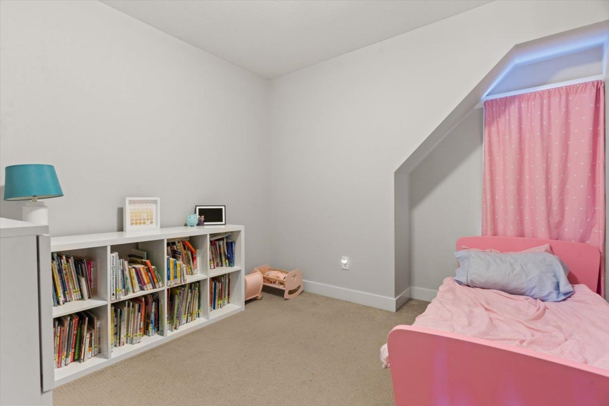 Entry Foyer Photo of 25 5837 Sappers Way, Chilliwack, BC