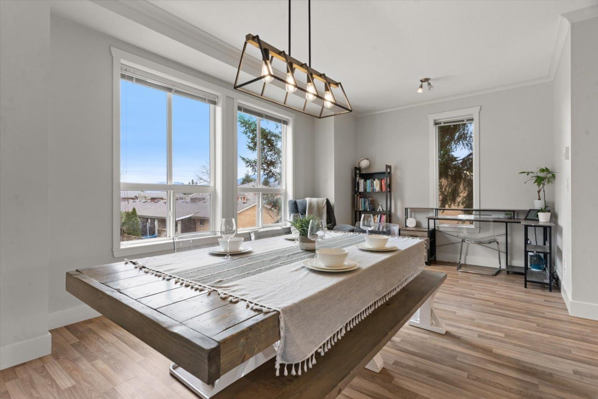 Kitchen Island Photo of 25 5837 Sappers Way, Chilliwack, BC