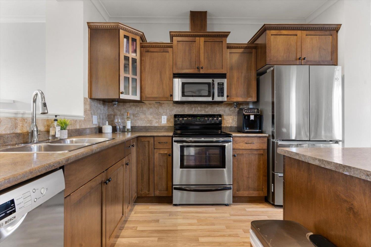 Walk-In Closet Photo of 25 5837 Sappers Way, Chilliwack, BC