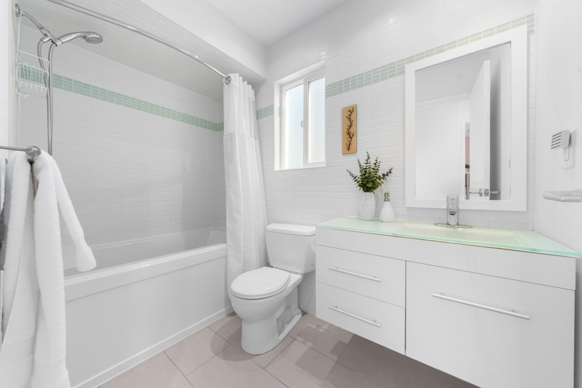 Backyard Photo of 256 W 5th Street, North Vancouver, BC