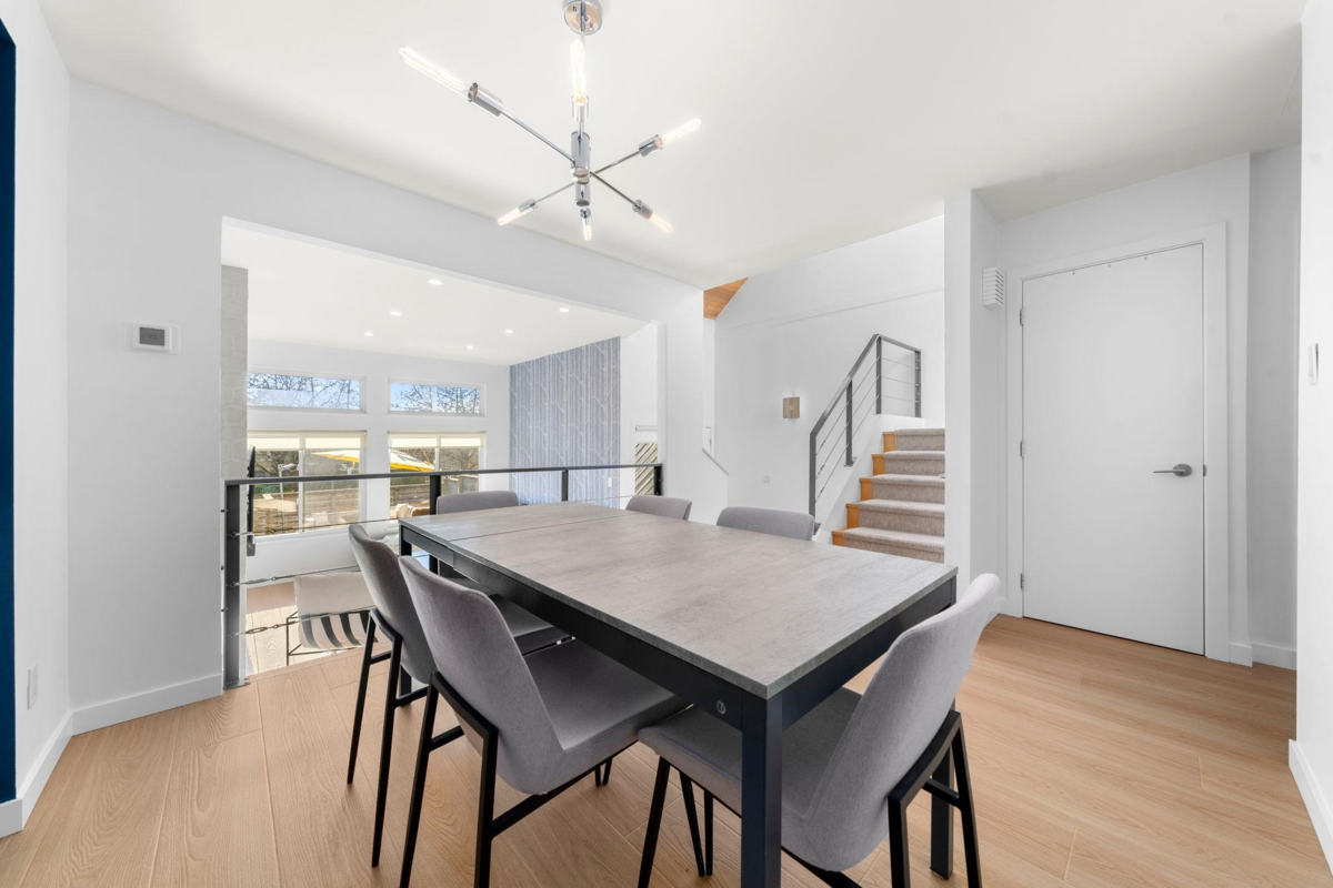 Breakfast Nook Photo of 256 W 5th Street, North Vancouver, BC