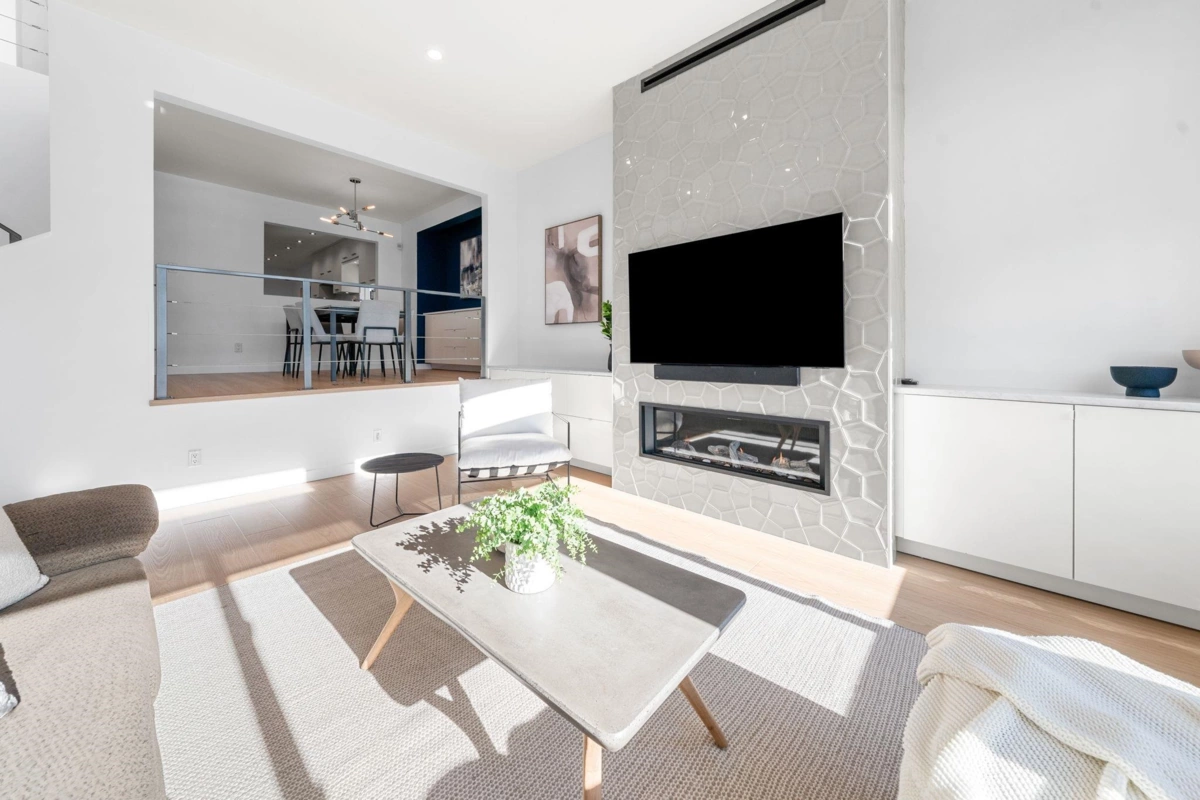 Dining Area Photo of 256 W 5th Street, North Vancouver, BC