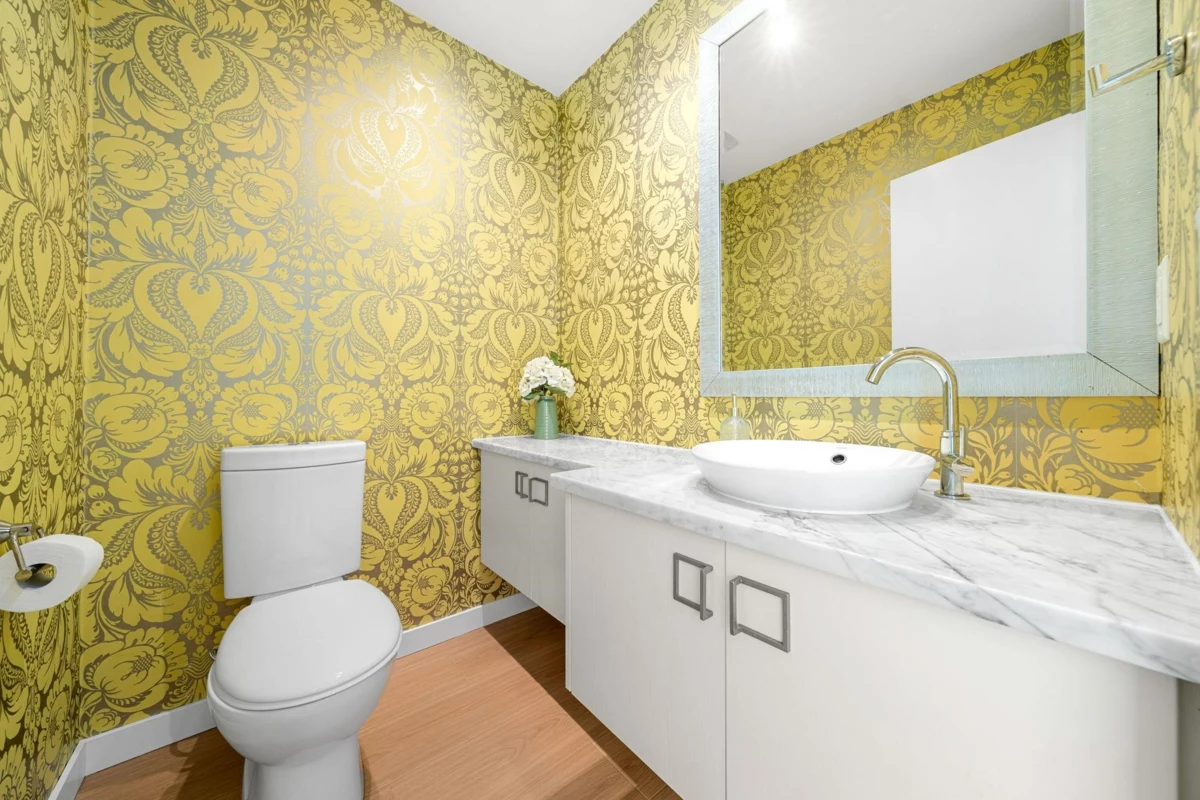 Front Yard Photo of 256 W 5th Street, North Vancouver, BC