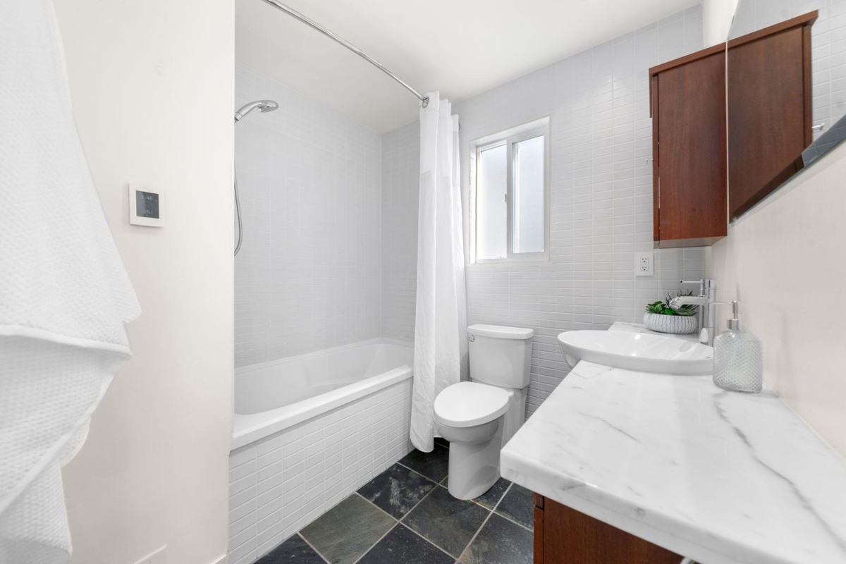 Hallway Photo of 256 W 5th Street, North Vancouver, BC