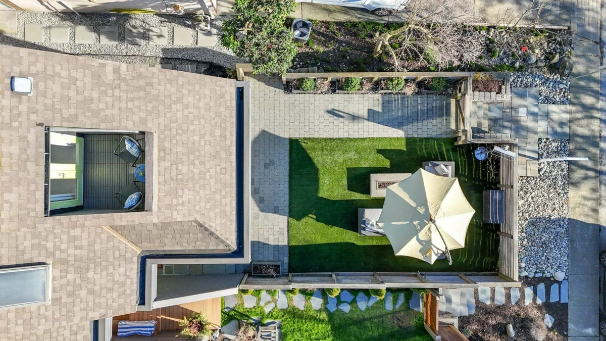 Hot Tub / Spa Photo of 256 W 5th Street, North Vancouver, BC