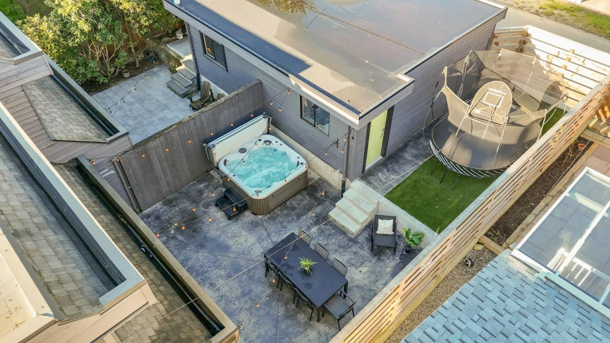 Living Room Photo of 256 W 5th Street, North Vancouver, BC