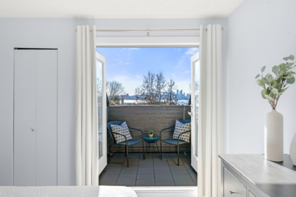 Entry Foyer Photo of 256 W 5th Street, North Vancouver, BC
