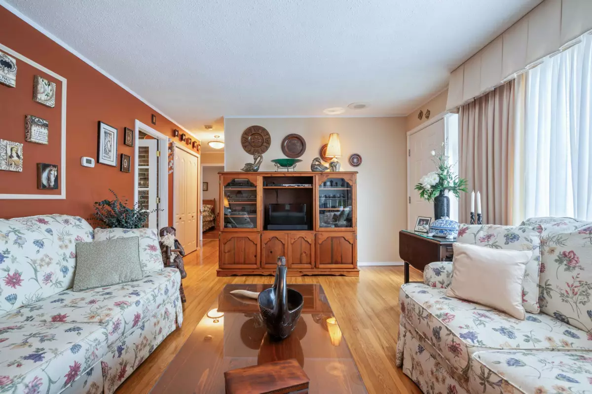 Kitchen Island Photo of 7901 110 Street, Delta, BC