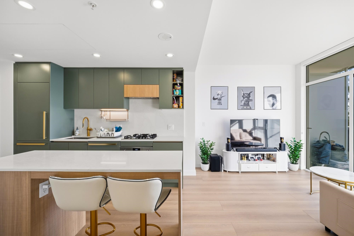 Dining Area Photo of 607 13573 98a Avenue, Surrey, BC