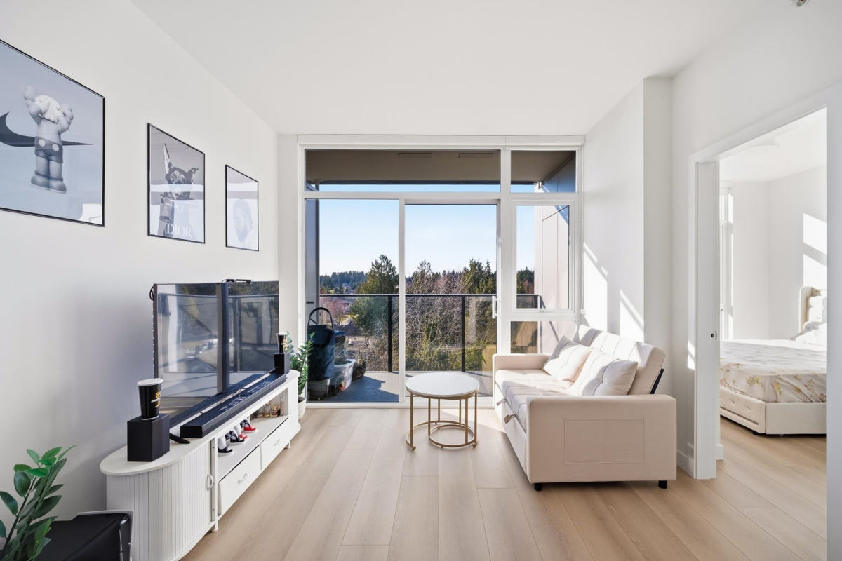 Kitchen Photo of 607 13573 98a Avenue, Surrey, BC