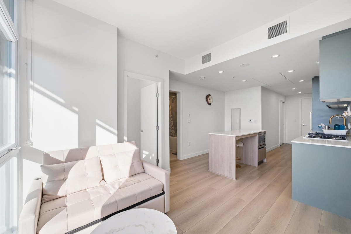 Primary Bathroom Photo of 607 13573 98a Avenue, Surrey, BC