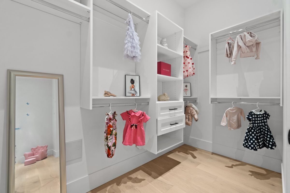 Basement Recreation Room Photo of 12686 25 Avenue, Surrey, BC