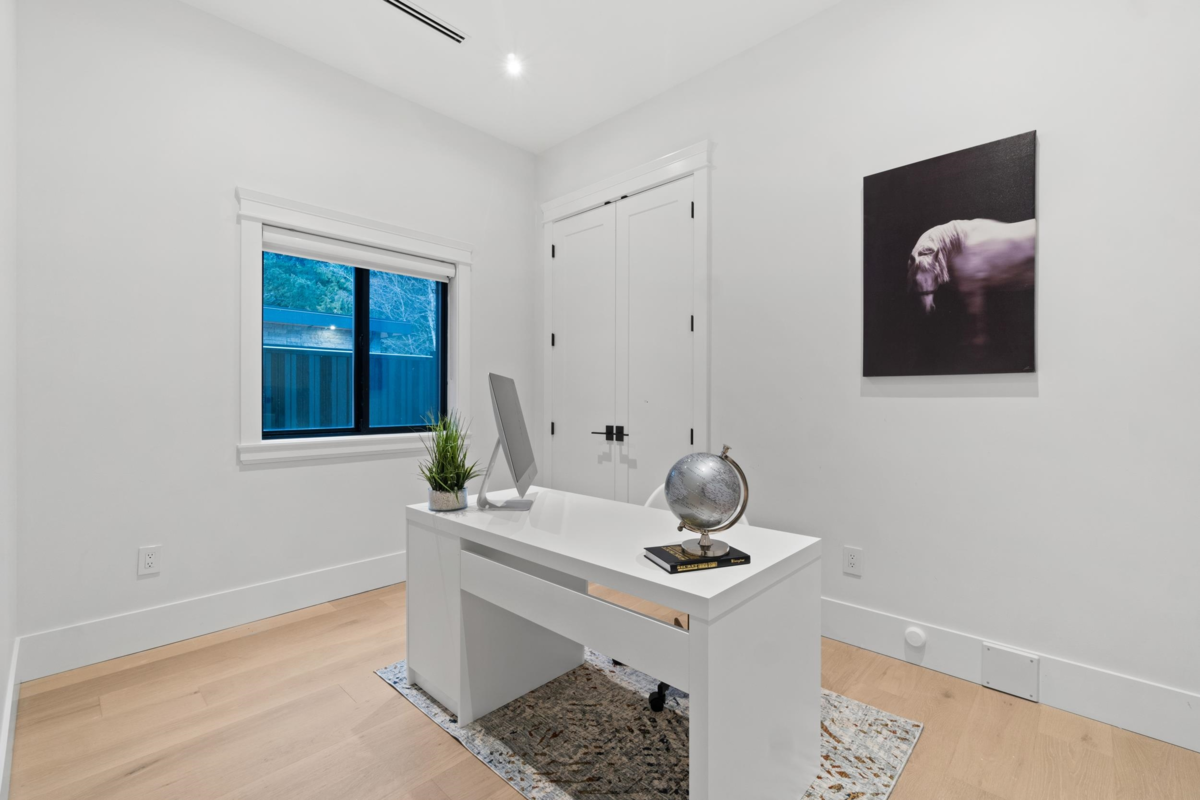 Breakfast Nook Photo of 12686 25 Avenue, Surrey, BC