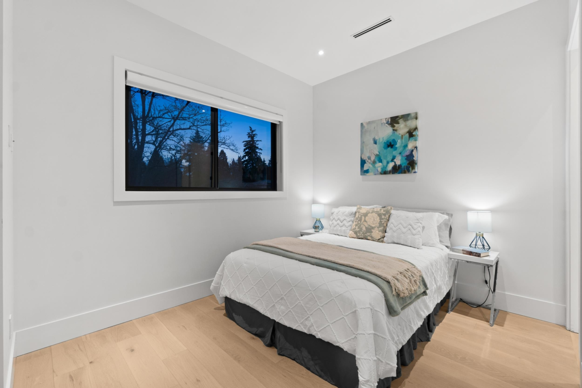 Entry Foyer Photo of 12686 25 Avenue, Surrey, BC